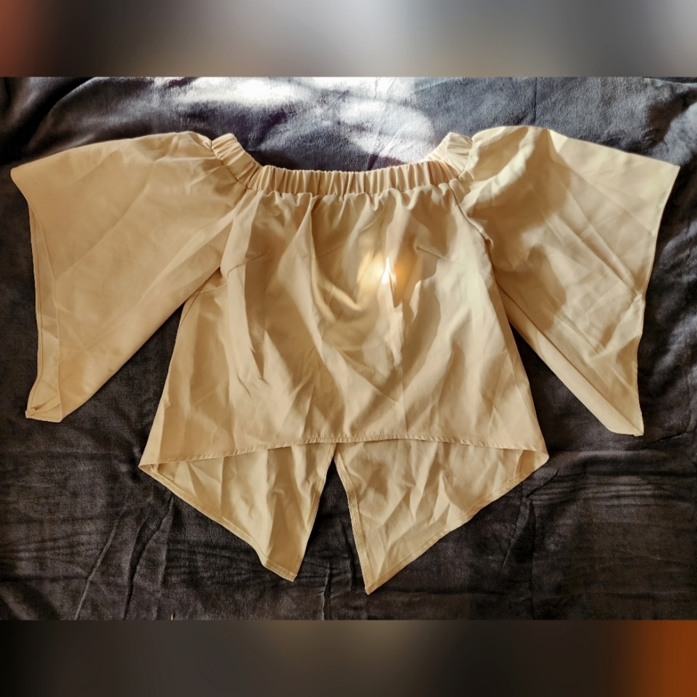 NWOT! SHOWPO Flutter Sleeves, Off-Shoulder Split Back Cream / Beige Top - Size 2